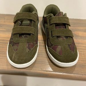 Boys size 12 cat & Jack camp sneakers.
